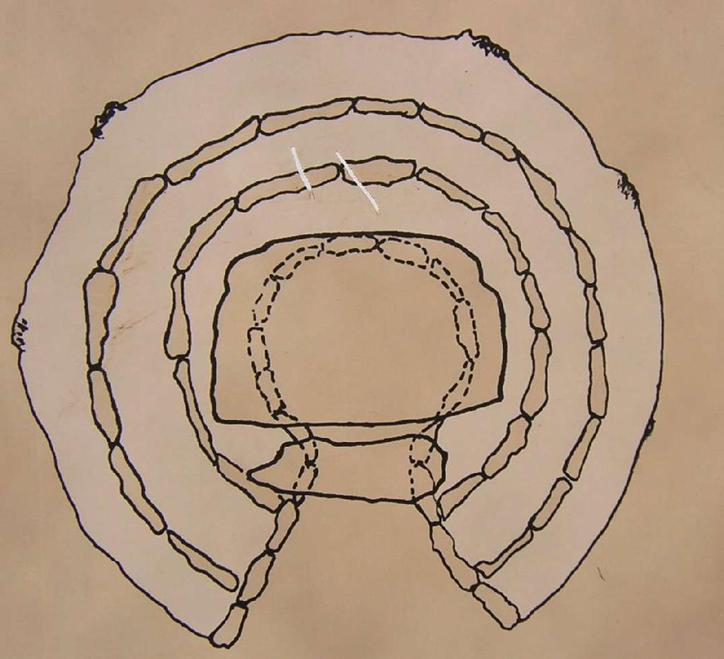 Podemos observar la planta de un dolmen, que como vemos está constituida por distintos círculos concéntricos