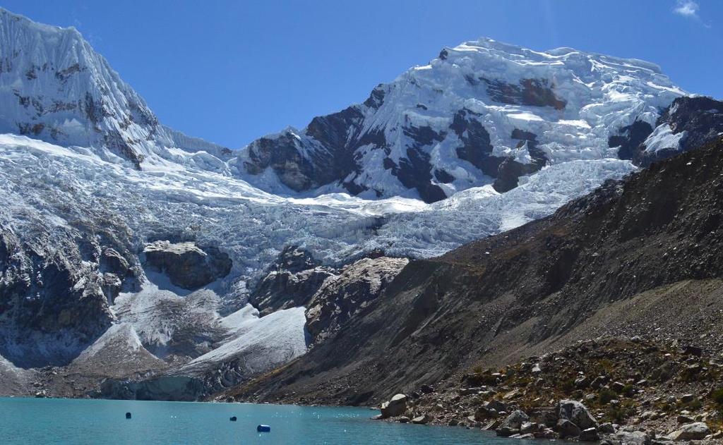 El glaciar Pucaranra (Ver fotografía N 03) situado en la cara oeste del nevado del mismo nombre entre las cotas 4,830 y 6,156 msnm. cuenta con una superficie de 2.