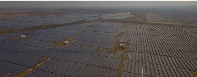 INDIA: La planta fotovoltaica más grande del mundo (2017) 1.000 MW. 2.400 hectáreas. utiliza más de 4 millones de paneles.