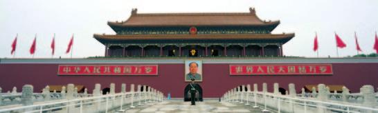 de los más importantes descubrimientos arqueológicos: la Tum ba del Emperador Qin Shi Huangdi, primer emperador de China y fundador de la dinastía Chin, a la cual debe su nombre la nación.
