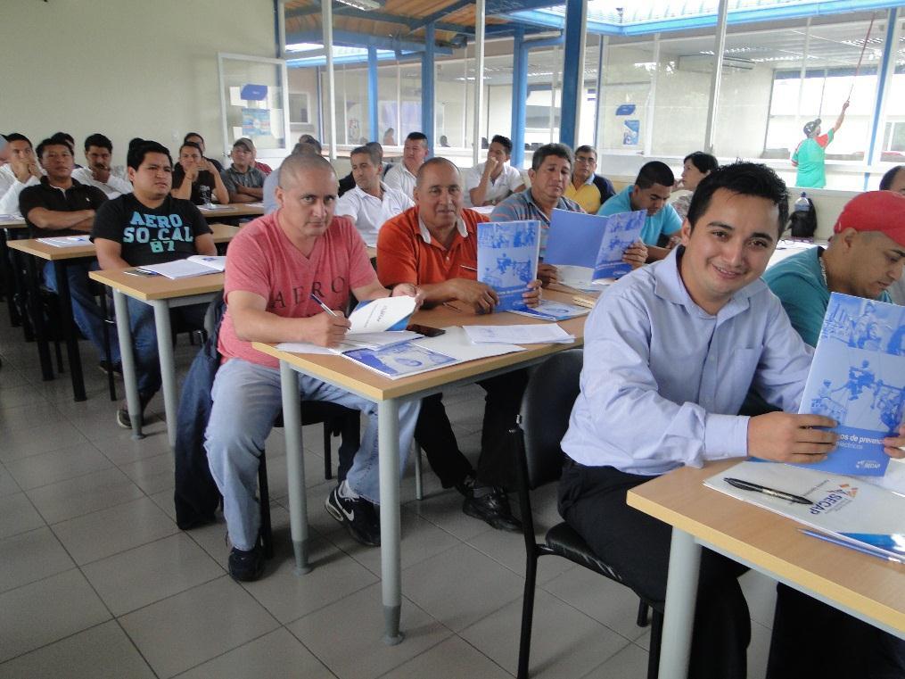 Trabajadores de CNEL EP Santo Domingo, participaron del Programa Licencia en