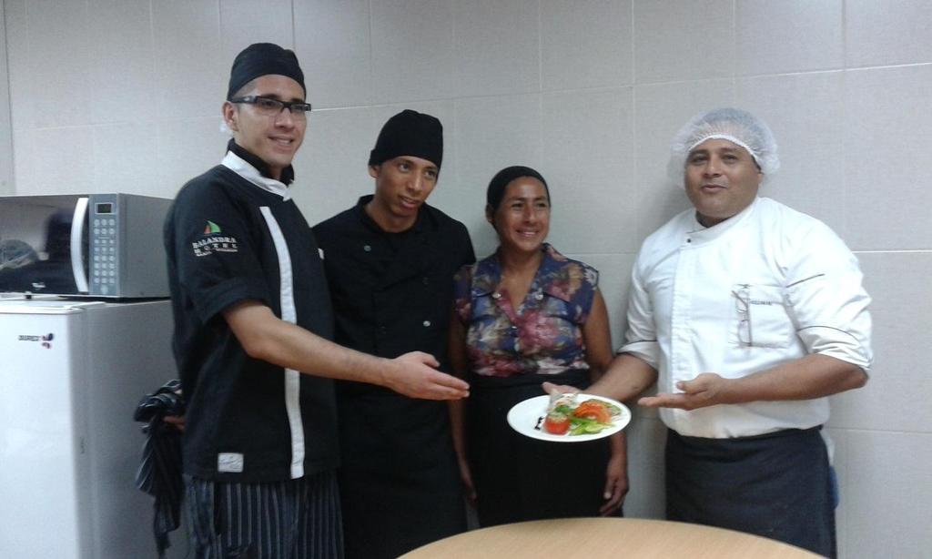 Participantes del curso Cocinero Polivalente desarrollado en la ciudad de Manta,