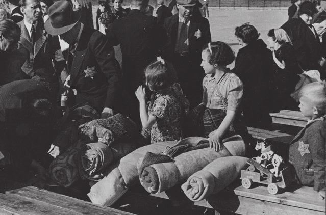 De todas las pérdidas que los judíos soportaron durante el Holocausto -posesiones, dignidad, esperanza y vida- la más devastadora fue la de la niñez.