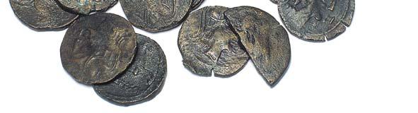 mientras que las otras 27 monedas pertenecían a la última emisión de la ceca (ACIP 1058-1060 = CNH 68-70), acabados de acuñar, como indica la falta casi total de desgaste es estos ejemplares 74.