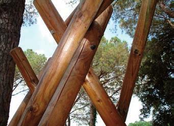 02 columpios de madera La madera de los columpios y de los parques infantiles MASGAMES ha sido seleccionada entre los mejores abetos y pinos.
