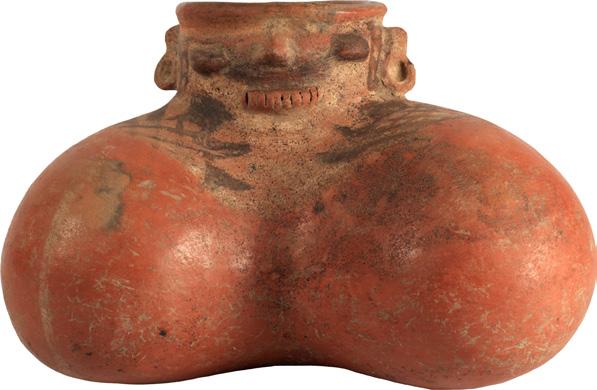 Vasija de cerámica mamiforme con una cabeza humana modelada en el cuello.