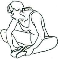 Estiramiento del muslo interior Siéntese con las plantas de los pies juntas y las rodillas apuntando hacia afuera.
