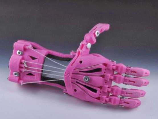 1.3. Ventajas y desventajas del uso en prótesis basadas en tendones. Su principal ventaja radica en que este tipo de prótesis son ligeras, compactas y presentan una baja inercia.