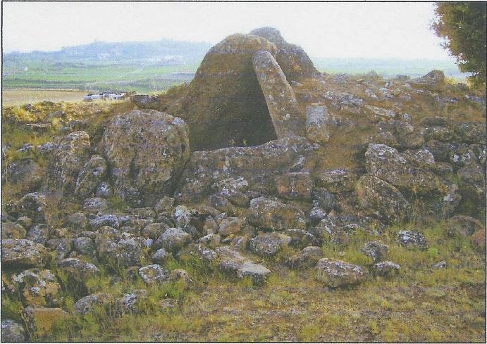 2.011 Galilea Martínez, Fernando. El megalitismo en Álava. Estudios de Arqueología Alavesa, nº. 25 Vitoria, pp. 212-213-214.