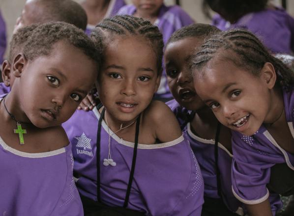 Walmara Escuela canguro Proyecto de educación integral 100 niños distribuidos en aulas de 3, 4 y 5 años, reciben educación y dos comidas diarias en aulas