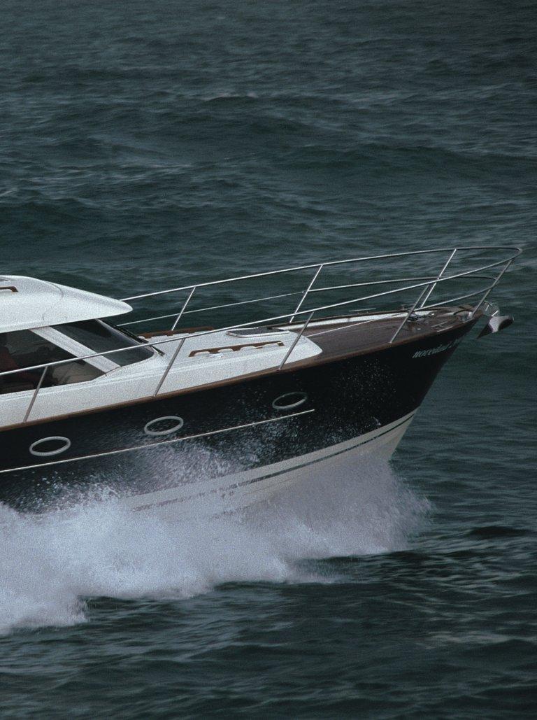El Mystic 39 combina la modernidad de construcción con el clasicismo de líneas de las embarcaciones americanas tipo lobster.