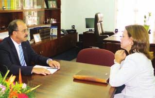 com Gobernador Freddy Refunjol a cuminsa consulta riba formacion di Gobierno Ayera