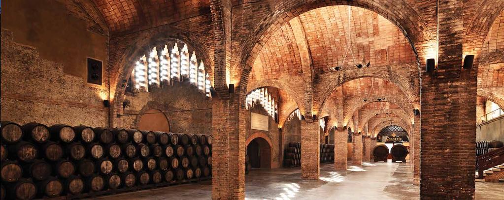 Visita Codorniu Un viaje apasionante a los orígenes del cava. Codorniu, con 450 años de historia, es la empresa familiar más antigua de España y una de las más antiguas del mundo.