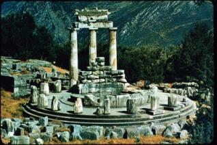 37. PRONAOS: Es una de las partes de la planta del templo griego, a modo de vestíbulo,