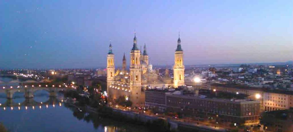 zaragoza La Basílica del Pilar es el icono más famoso de Zaragoza.
