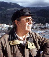 Rafael Guillén, eminente poeta, nació en Granada en 1933 y estudió Bachillerato en el Instituto como oyente.