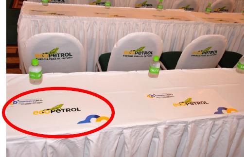 Mateles Table pads Logotipo del patrocinador en los manteles que se ubican en las mesas del salón de conferencias. 600 unidades.