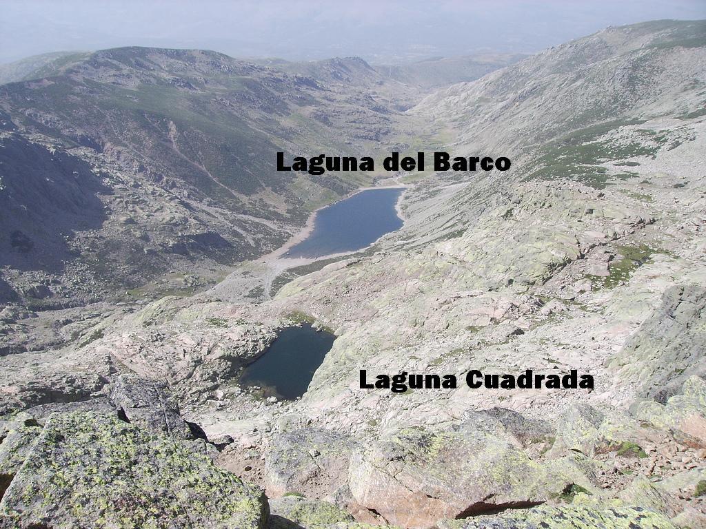 alrededor de 500 m. y luego hacia el O. hasta alcanzar la Laguna Cuadrada (2.080 m.). A partir de ella hay que seguir alrededor de 500 m hacia el O.