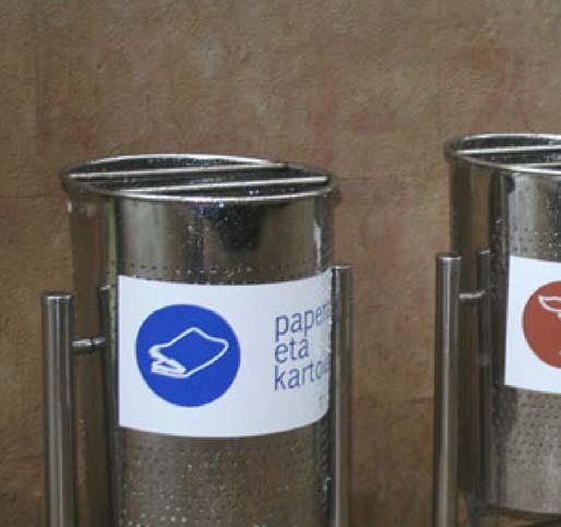 PRINCIPALES SOLICITUDES AL AYUNTAMIENTO Informar correctamente a la ciudadanía sobre los resultados obtenidos con el nuevo sistema de recogida de residuos urbanos Extender los contenedores de