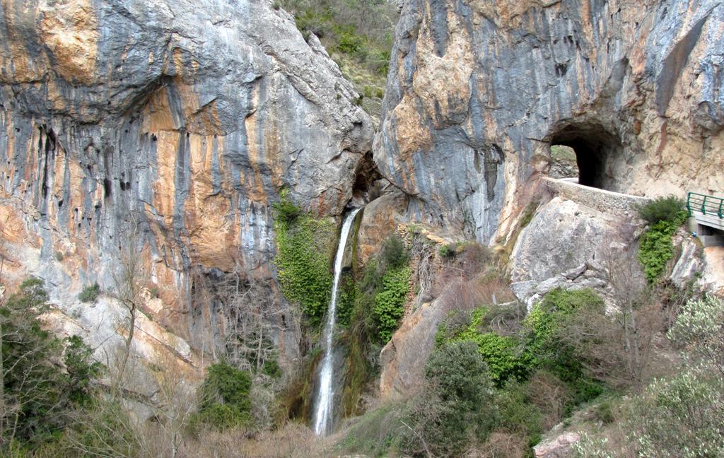 Cascada entre calizas del Santoniense, Cretácico Sup.