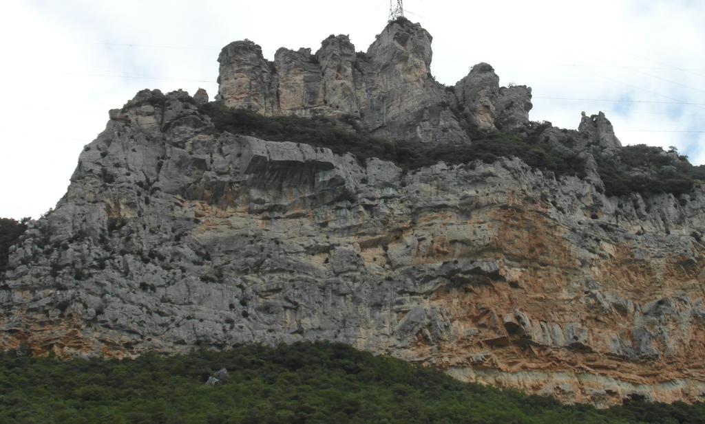 Calizas del Santoniense, Cretácico Sup en el desfiladero del Ebro al