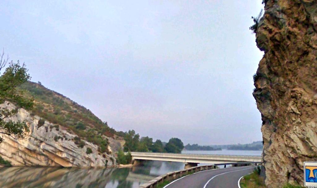 Puente entre calizas del Cretácico Sup sobre el Río Ebro.