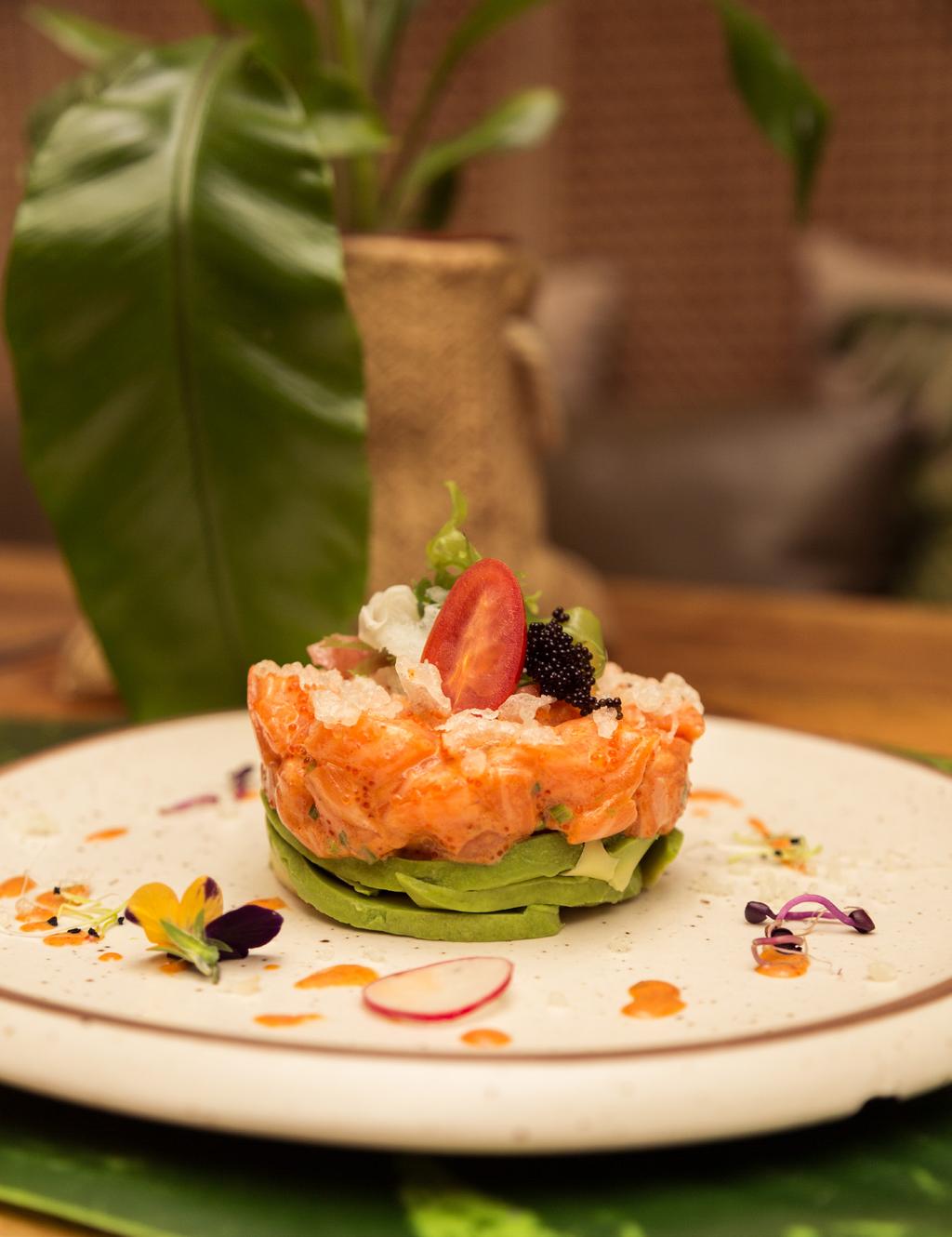 FOR JAPAN LOVERS recomendación del chef TARTAR EXÓTICO Tartar de Salmón con Mango y Aguacate. TARTAR de atún Tartar de Atún con Mango y Aguacate.
