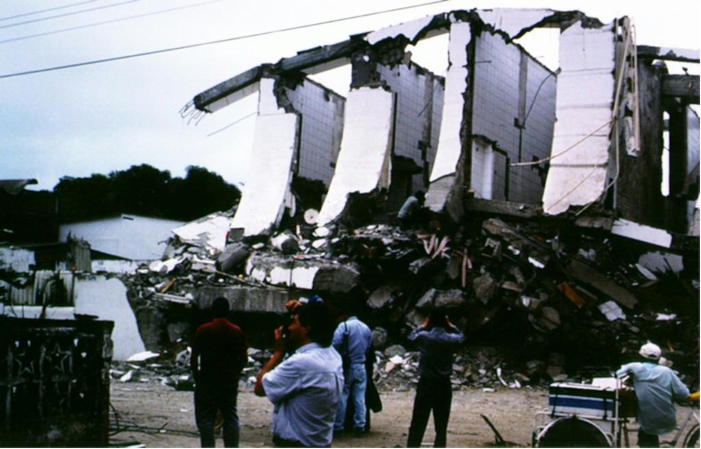 Vista del edificio Calipso de concreto armado de seis pisos que colapsó en el sismo de