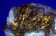 Características del oro! Es un metal noble, es decir, resistentes a la acción del agua y del oxigeno del aire, así como a la de gran numero de compuestos químicos.