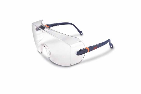 3M 2800 Los cubregafas 3M 2800 están diseñados para poder utilizarse sobre la mayoría de gafas graduadas con un mínimo de interferencia.