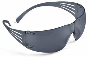3M SecureFit 200 Sabiendo que la falta de comodidad y de ajuste son las mayores barreras para el uso de gafas de protección, 3M presenta una revolucionaria gama de gafas de seguridad que se ajusta