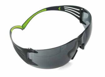 3M SecureFit 400 Conseguir unas gafas que se ajusten de forma segura a cualquier trabajo puede ser un desafío.
