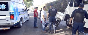 -Elementos Policiacos, arribaron a un reporte de robo de una motocicleta, por la calle Zócalo de la Colonia Moctezuma de esta ciudad,