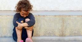 La pobreza se hereda en España La pobreza se hereda en España de padres a hijos, ya que ocho de cada diez personas que sufrieron graves dificultades económicas en su infancia y