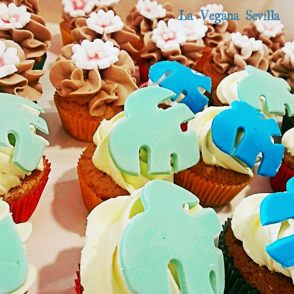 Cup cakes, mini cup cakes y cake