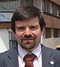 GUSTAVO PASEIRO ARES Diplomado en Fisioterapia. Profesor de la Facultad de Fisioterapia de A Coruña desde el año 1998.