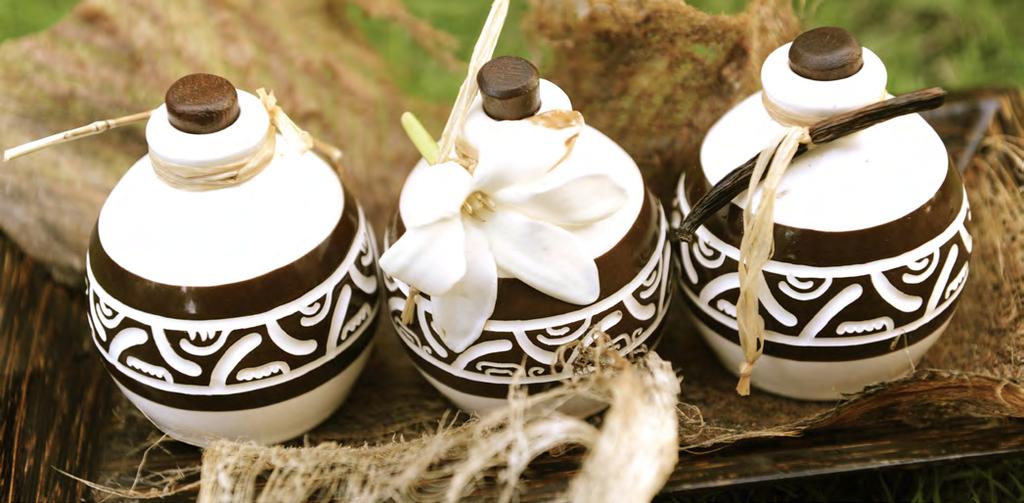Los Clásicos El Toque de la cura tradicional Elija su fragancia preferida entre los diferentes aceites perfumados Monoï de Tahiti, mezcla de aceite de coco puro de Tahití y flores locales.
