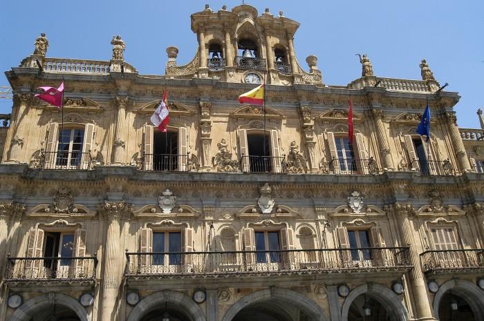 Corriente decorativa de la arquitectura barroca de España, impulsada por los hermanos Churriguera.