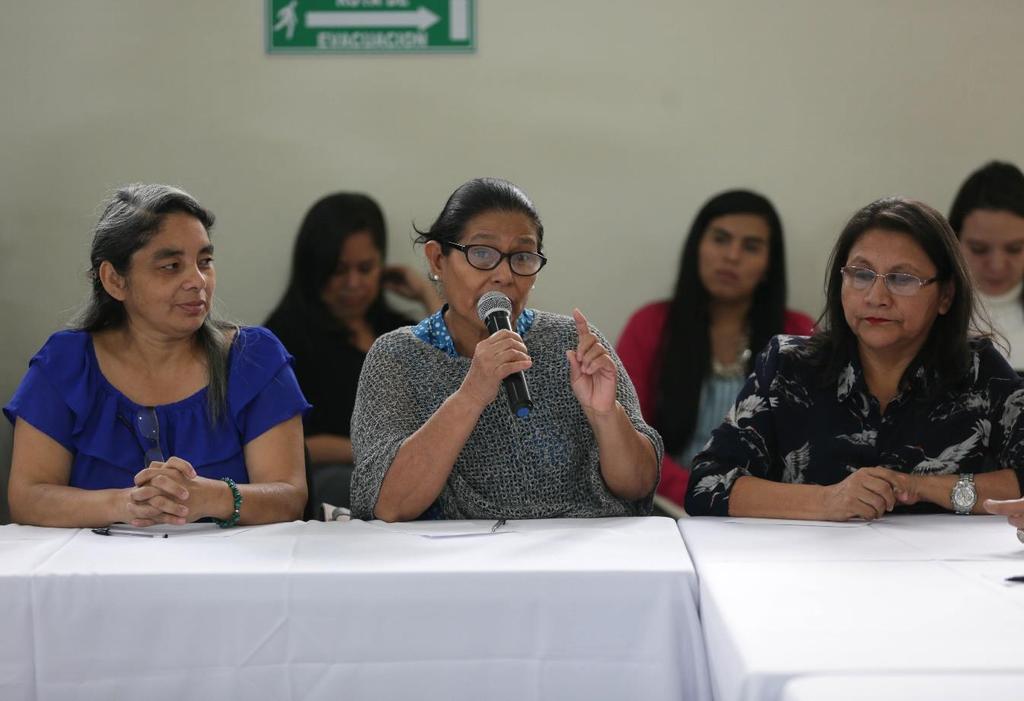 El presidente Juan Orlando Hernández visitó este lunes las instalaciones de Ciudad Mujer en la colonia Kennedy de Tegucigalpa, donde socializó dicho programa con 35 féminas que relataron sus