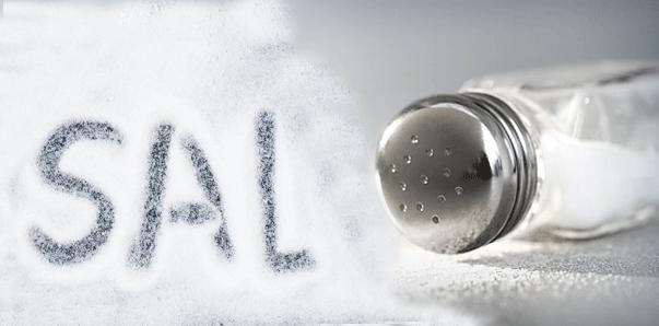 Consumo de sal: En caso de edema o ascitis o de valores de sodio en la sangre por arriba de 135 mg/dl, se debe reducir