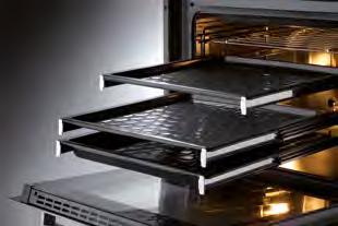 cargadas. Esta solución minimiza la posibilidad de quemarse y facilita tanto la visión y control de los alimentos durante el horneado como la extracción de los mismos una vez cocinados.