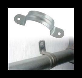 Se fabrica de lámina de acero en distintos calibres, los pernos de ajuste, las tuercas y arandelas de presión son también
