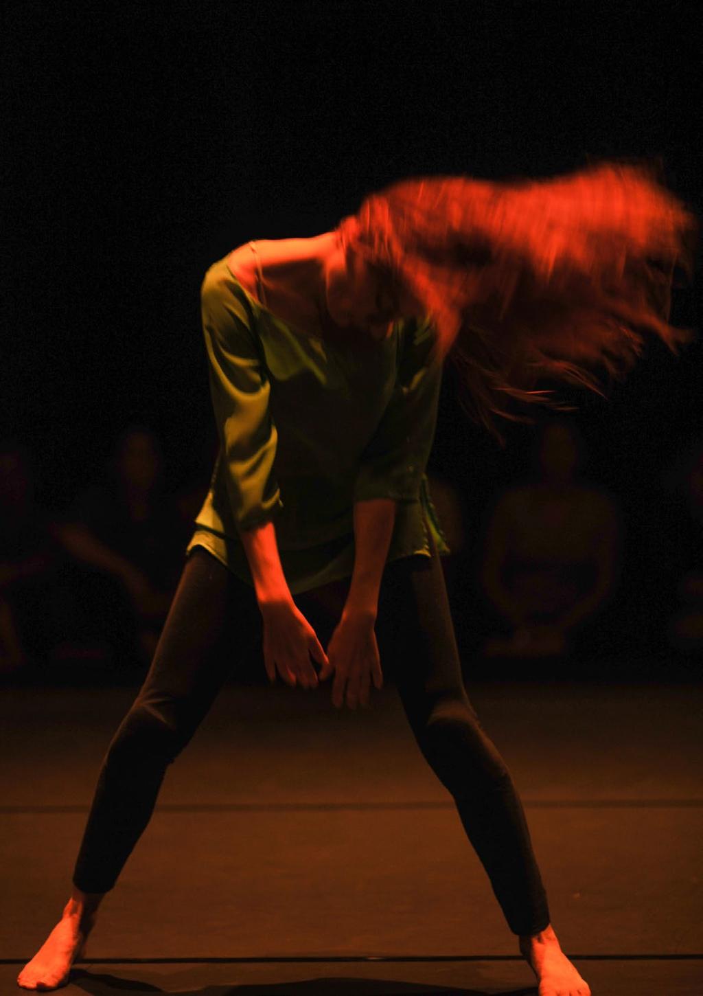 Sinopsis Regards (miradas), es un espectáculo de danza contemporánea y Break Dance, compuesto por un programa de cuadro coreografías, que profundizan en las relaciones humanas, siempre desde la