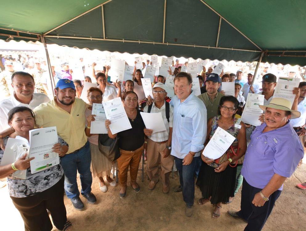 Gabinete Ciudadano Compartiendo resultados ANATI Entrega de 40 títulos de propiedad contando con la presencia del Presidente Juan Carlos Varela.