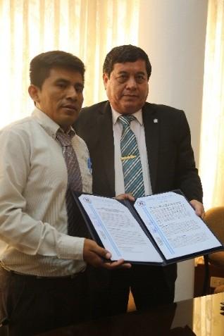 Firmaron Rector César Reyes Peña y el Alcalde