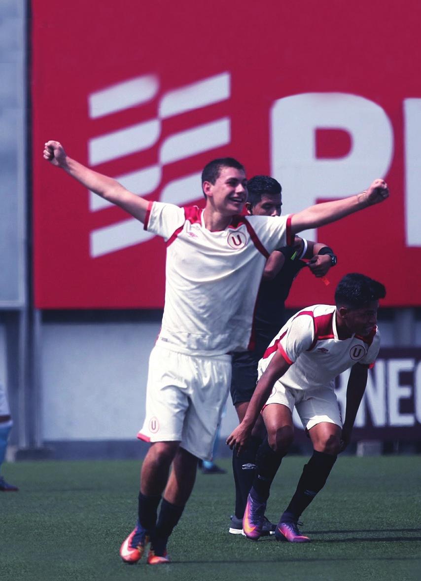 2. Alejandro Gálvez A su temprana edad, Alejandro Gálvez es considerado una de las grandes promesas del fútbol peruano.