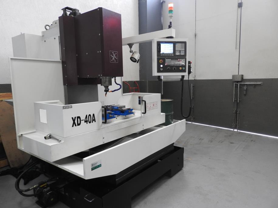 XD-40A 3 axis 8000r/min CNC milling machine Caracteristicas: