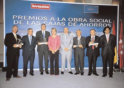 ÁREA ASISTENCIAL Entrega del Premio de Mi Cartera de Inversión a la Obra Asistencial de Caja Badajoz En 2004, el volumen de recursos dirigidos a cubrir las necesidades asistenciales de diversos