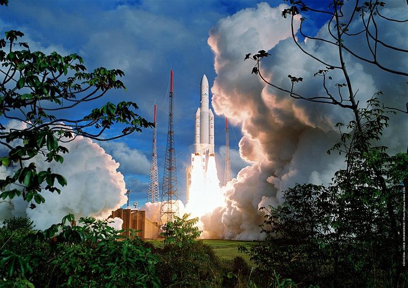 8 de 8 Vehículo de lanzamiento Ariane 5, similar al que pondrá en órbita al satélite argentino ARSAT-1 en Julio de 2014. Foto: Centro Nacional de Estudios Espaciales (CNES) de Francia.