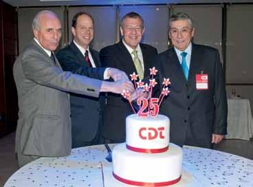 Juan Carlos León, gerente general de la CDT; Luis Bravo; ex presidente de la CDT (1989-1994) y Carlos Zeppelin, presidente de la